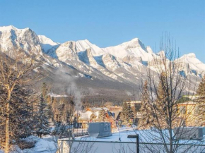 Incredible Mountain View Townhouse in DT Canmore w/ A/C & U/A Parking
